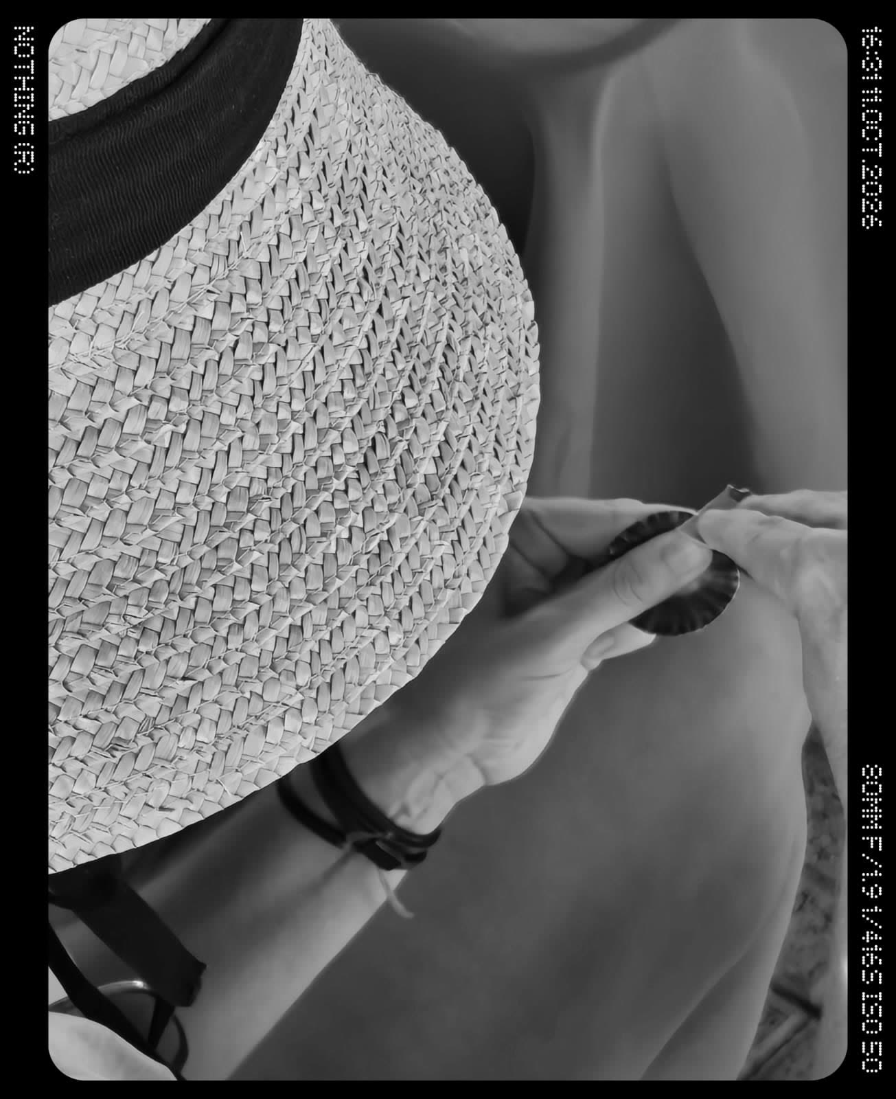 Un sombrero de ganchillo en proceso